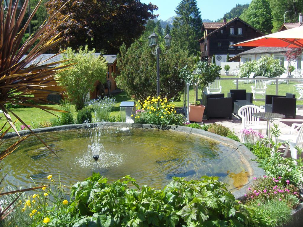 Vista Resort Hostel Zweisimmen Extérieur photo